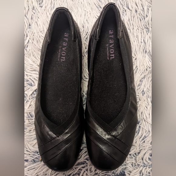 Aravon (by New Balance) Patsy Leather Dress Slip On Pumps in Black, Size 9 - Picture 7 of 12